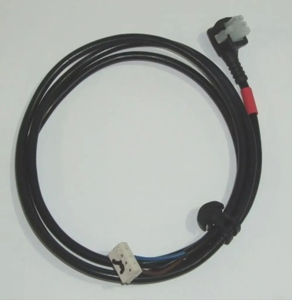 Kabel mit Steckverbindern, passend für Daikin-Systeme, bestehend aus mehreren isolierten Leitungen in schwarzer Ummantelung.